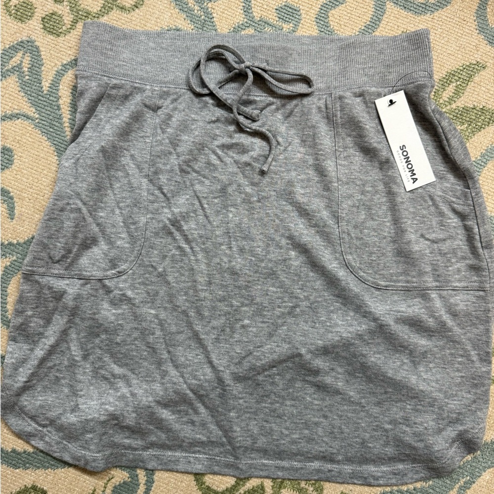 NBW NWT Cute skirt with pockets